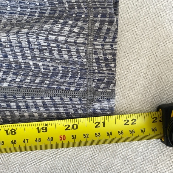 LULULEMON wunder under crop 21” high rise size 4 - Picture 8 of 9